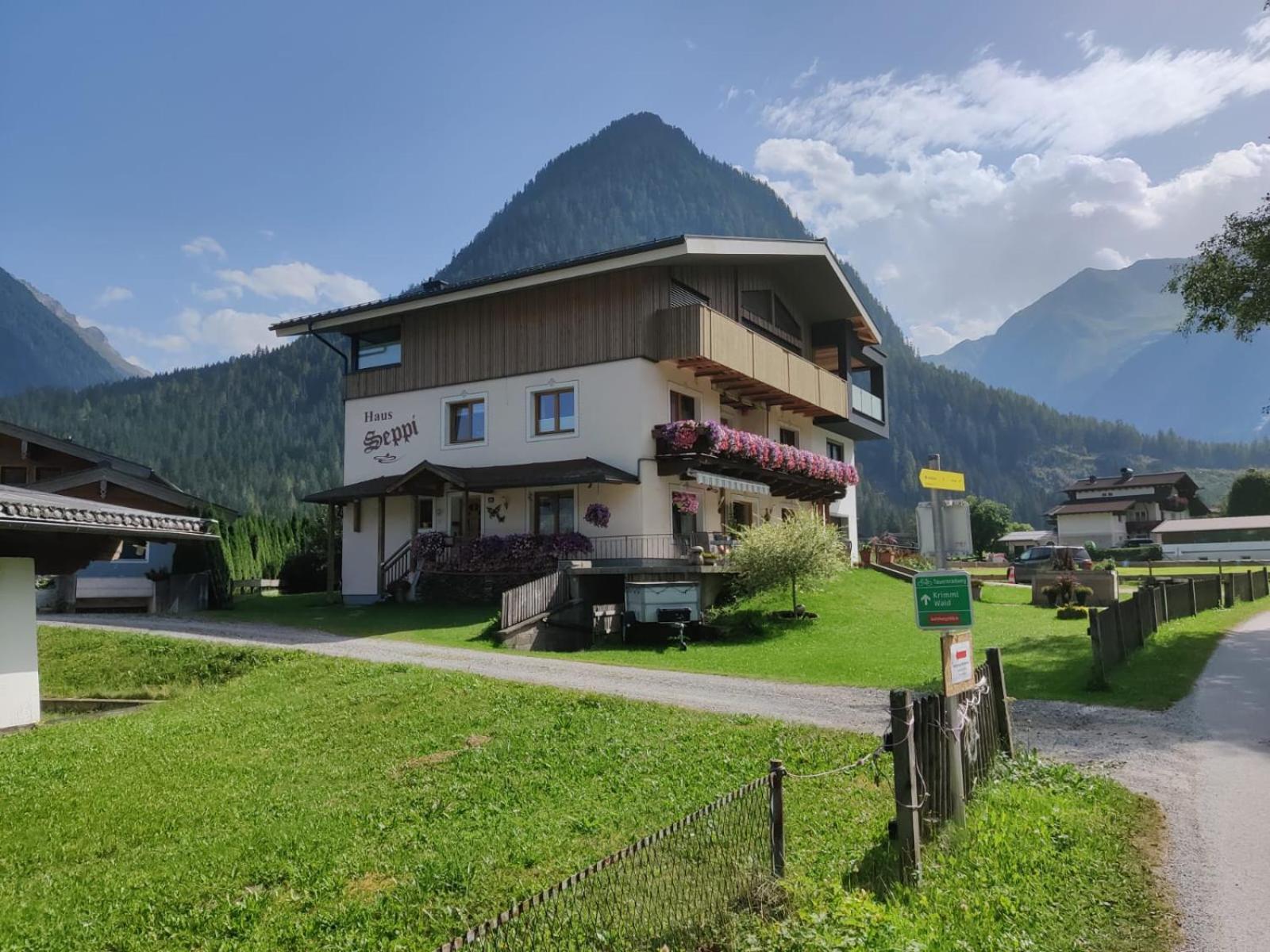 Haus Seppi Hotel Neukirchen am Großvenediger Exterior foto
