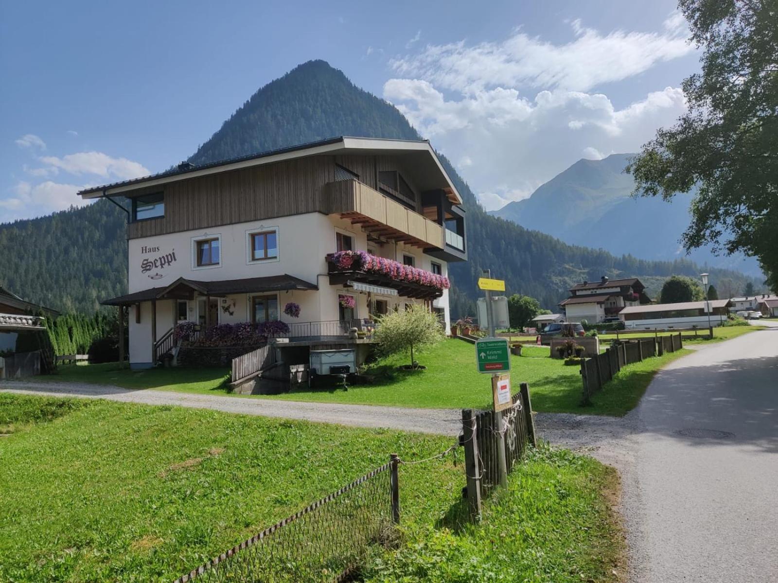 Haus Seppi Hotel Neukirchen am Großvenediger Exterior foto